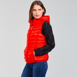 Esprit | Red Front Zip Puffer Vest with Hood